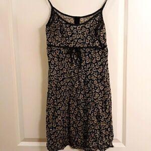 Spaghetti strap zip up back midi dress. Small